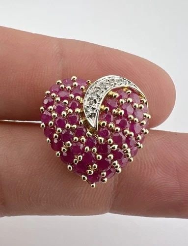 DESIGNER 14K YELLOW GOLD PAVE SET RUBY & DIAMOND HEART LOVE SLIDE PENDANT: DESIGNER 14K YELLOW GOLD PAVE SET RUBY & DIAMOND HEART LOVE SLIDE PENDANT Designer 14k Yellow Gold Pave Set Ruby & Diamond Heart Love Slide Pendant Size: 3/4" Tall By 3/4" Wide Metal: 14k Yellow Gold 
