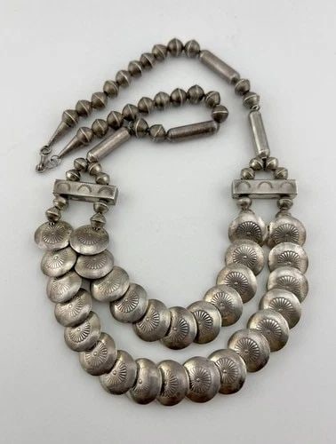 VTG NAVAJO STERLING SILVER 8-16MM BENCH PEARL SAUCER BEAD NECKLACE 20.5" -57G: Vtg Navajo Sterling Silver 8-16mm Bench Pearl Saucer Bead Necklace 20.5" -57g SOLID STERLING SILVER SMOOTH & STAMPED DOUBLE STRAND DESIGN BENCH BEAD NECKLACE SIZE - 20.5" in Length WEIGHT - 57.0 Grams
