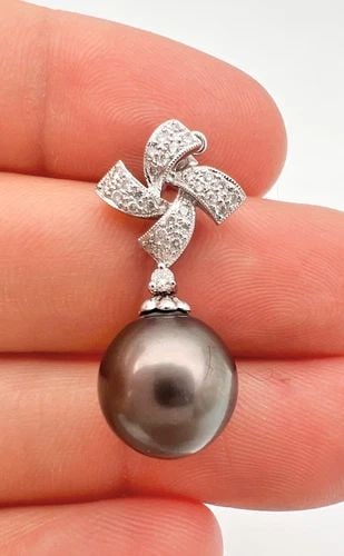 DESIGNER 18K WHITE GOLD NATURAL 11MM TAHITIAN PEARL & DIAMOND FLOWER PENDANT (1 of 2)
