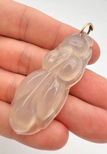 OLD CHINESE 14K GOLD CARVED MOTH BUG ICY CELADON HETIAN TRANSLUCENT JADE PENDANT (1 of 2)