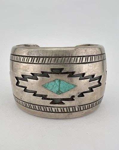 VINTAGE HOPI STERLING SILVER & TURQUOISE OVERLAY 1.5" WIDE CUFF BRACELET 113G: VINTAGE HOPI STERLING SILVER & TURQUOISE OVERLAY 1.5" WIDE CUFF BRACELET 113G Vintage Hopi Sterling Silver & Turquoise Overlay 1.5" Wide Cuff Bracelet 113g Cuff is 5 1/4" tip to Tip and has a 1 1/8" S