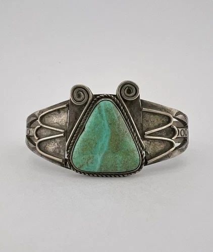 OLD PAWN 1940S NAVAJO COIN SILVER CERRILLOS TURQUOISE STAMPED CUFF BRACELET 27G: OLD PAWN 1940S NAVAJO COIN SILVER CERRILLOS TURQUOISE STAMPED CUFF BRACELET 27G OLD PAWN 1940s Navajo Coin Silver Cerrillos Turquoise Stamped Cuff Bracelet 27g Cuff is 5 3/8" tip to Tip and has a 1 1/