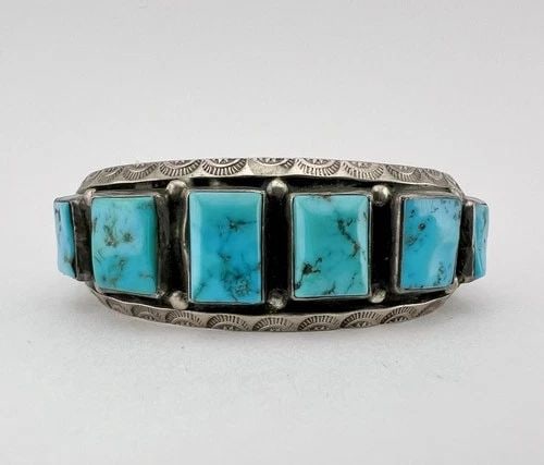 OLD 1940'S NAVAJO STERLING SILVER TURQUOISE STAMPED CARINATED CUFF BRACELET: OLD 1940'S NAVAJO STERLING SILVER TURQUOISE STAMPED CARINATED CUFF BRACELET Old 1940's Navajo Sterling Silver Turquoise Stamped Carinated Cuff Bracelet Cuff is Around 5 5/8" tip to Tip and has a 7/8" 