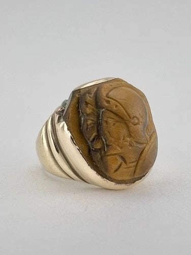 ANTIQUE VICTORIAN 10K YELLOW GOLD CARVED TIGERS EYE INTAGLIO MEN'S RING 6.6G: ANTIQUE VICTORIAN 10K YELLOW GOLD CARVED TIGERS EYE INTAGLIO MEN'S RING 6.6G Antique Victorian 10k Yellow Gold Carved Tigers Eye Intaglio Men's Ring 6.6g Ring Size 8- Can Be Resized Weight is 6.6 Gram