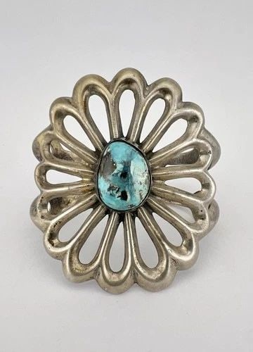 VINTAGE NAVAJO SANDCAST STERLING SILVER BLUE DIAMOND TURQUOISE CUFF BRACELET 84G: VINTAGE NAVAJO SANDCAST STERLING SILVER BLUE DIAMOND TURQUOISE CUFF BRACELET 84G Vintage Navajo Sandcast Sterling Silver Blue Diamond Turquoise Cuff Bracelet 84g Cuff is 5 5/8" tip to Tip and has a 7/
