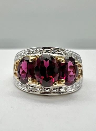 DESIGNER 10K YELLOW GOLD NATURAL 3.00CT RUBELLITE TOURMALINE 3 STONE RING: DESIGNER 10K YELLOW GOLD NATURAL 3.00CT RUBELLITE TOURMALINE 3 STONE RING Designer 10k Yellow Gold Natural 3.00ct Rubellite Tourmaline Ring Size: 8 - Can Be Resized Metal: 10k Yellow Gold Weight is 5.