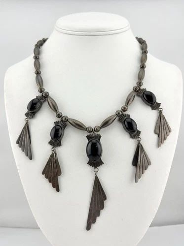 VTG NAVAJO STERLING SILVER BLACK ONYX BENCH BEAD COLLAR DANGLE NECKLACE 18.5": Vtg Navajo Sterling Silver Black Onyx Bench Bead Collar Dangle Necklace 18.5" MEASUREMENTS: Necklace measures 18.5" Center Pendant With Dangle is Around 3 1/2" Tall By Over 1/2" Wide At The Base WEIGH