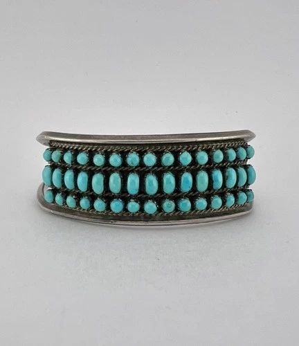 VTG GLENDA ERIACHO ZUNI STERLING SILVER TURQUOISE CLUSTER 3 ROW CUFF BRACELET: VTG GLENDA ERIACHO ZUNI STERLING SILVER TURQUOISE CLUSTER 3 ROW CUFF BRACELET Vtg GLENDA ERIACHO Zuni Sterling Silver Turquoise Cluster 3 Row Cuff Bracelet Cuff is a Tad Over 5 1/4" tip to Tip and has
