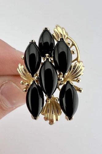VINTAGE 14K YELLOW GOLD NATURAL CABOCHON MARQUISE BLACK ONYX FLORAL RING: VINTAGE 14K YELLOW GOLD NATURAL CABOCHON MARQUISE BLACK ONYX FLORAL RING Vintage 14k Yellow Gold Natural Cabochon Marquise Black Onyx Floral Ring Ring Size: 7.5 - Can Be Resized Metal: 14k Yellow Gold