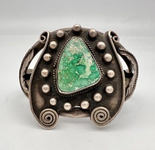 VTG NAVAJO STERLING SILVER GREEN DAMELE VARISCITE TURQUOISE CUFF BRACELET 70.5G: VTG NAVAJO STERLING SILVER GREEN DAMELE VARISCITE TURQUOISE CUFF BRACELET 70.5G Vtg Navajo Sterling Silver Green Damele Variscite Turquoise Cuff Bracelet 70.5g Cuff is 5" tip to Tip and has a 1 1/2" A
