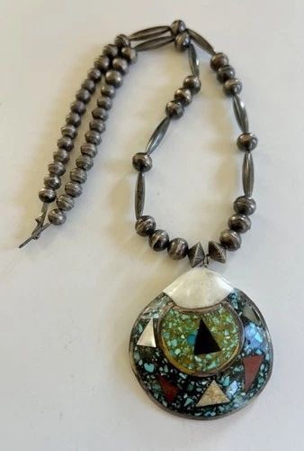 VTG SANTO DOMINGO KEWA STERLING SILVER BENCH BEAD MOSAIC INLAY SHELL NECKLACE (1 of 2)