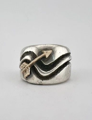 VTG AARON ANDERSON NAVAJO TUFA CAST STERLING SILVER & 14K GOLD ARROW MEN'S RING: VTG AARON ANDERSON NAVAJO TUFA CAST STERLING SILVER & 14K GOLD ARROW MEN'S RING HUGE Vtg AARON ANDERSON Navajo Tufa Cast Ingot Sterling Silver & 14k Gold Arrow Men's Ring 24.7g Ring Size: 11.25 - Can 