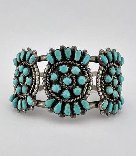 OLD NAVAJO STERLING SILVER NATURAL TURQUOISE CLUSTER 1 5/8" WIDE CUFF BRACELET: OLD NAVAJO STERLING SILVER NATURAL TURQUOISE CLUSTER 1 5/8" WIDE CUFF BRACELET OLD Navajo Sterling Silver Natural Turquoise Cluster 1 5/8" Wide Cuff Bracelet Cuff is 5 3/4" tip to Tip and has a 1 1/8"