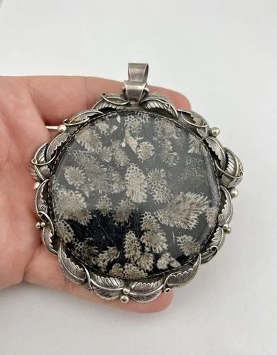 HUGE 4" VINTAGE NAVAJO STERLING SILVER SNOWFLAKE OBSIDIAN STAMPED PENDANT 86G (1 of 2)