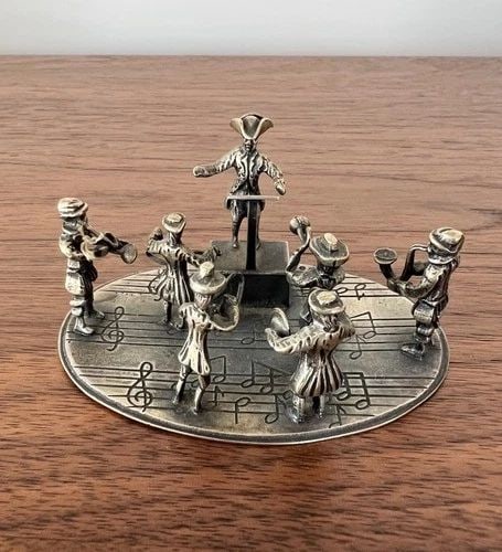ANTIQUE STERLING SILVER MINIATURE DOLLHOUSE ORCHESTRA MUSIC BAND SCULPTURE: ANTIQUE STERLING SILVER MINIATURE DOLLHOUSE ORCHESTRA MUSIC BAND SCULPTURE Antique Sterling Silver Miniature Dollhouse Orchestra Music Band Sculpture Size: 3 1/8" Wide By 2 1/8" Deep By1 5/8" Tall Met