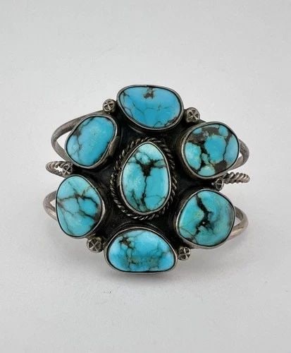 VINTAGE JB NAVAJO NATURAL BISBEE TURQUOISE STERLING SILVER CLUSTER CUFF BRACELET: Vtg JB Navajo Natural Bisbee Turquoise Sterling Silver Twist Wide Cluster Cuff Bracelet Cuff is Slightly Over 5" tip to Tip and has an 1" Wide Adjustable Gap Cuff Is 1 3/4" Wide In the Center Weight i
