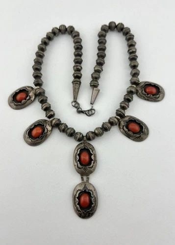 VTG NAVAJO STERLING SILVER NATURAL RED CORAL STAMPED SHADOWBOX DANGLE NECKLACE (1 of 2)