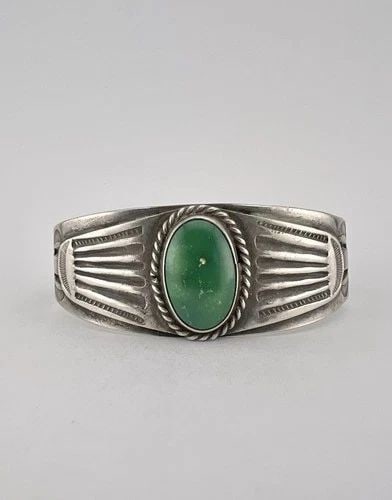 OLD FRED HARVEY NAVAJO STERLING SILVER GREEN GREASY TURQUOISE CUFF BRACELET 29G: OLD FRED HARVEY NAVAJO STERLING SILVER GREEN GREASY TURQUOISE CUFF BRACELET 29G OLD Fred Harvey Navajo Sterling Silver Green Greasy Turquoise Cuff Bracelet 29g Cuff is Just Over 5 1/4" tip to Tip and 