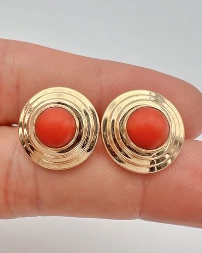 VINTAGE 14K YELLOW GOLD RED MEDITERRANEAN CORAL STUD POST EARRINGS: VINTAGE 14K YELLOW GOLD RED MEDITERRANEAN CORAL STUD POST EARRINGS Vintage 14k Yellow Gold Red Mediterranean Coral Stud Post Earrings Size: 5/8" Tall & Wide Weight is 3.8 Grams on my scale Approx. Met
