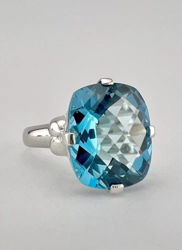 DESIGNER 10K WHITE GOLD FANCY CUT BRIOLETTE LONDON BLUE TOPAZ RING: DESIGNER 10K WHITE GOLD FANCY CUT BRIOLETTE LONDON BLUE TOPAZ RING Designer 10k White Gold Fancy Cut Briolette London Blue Topaz Ring Ring Size: 8 - Can Be Resized Face Of The Ring is 15mm Tall Total 