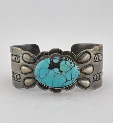 DELBERT DELGARITO NAVAJO STERLING SILVER KINGMAN TURQUOISE STAMPED CUFF BRACELET (1 of 2)