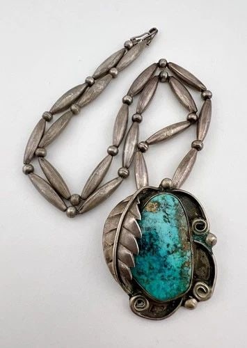 VTG NAVAJO STERLING SILVER MORENCI TURQUOISE BENCH BEAD PEARLS NECKLACE PENDANT: VTG NAVAJO STERLING SILVER MORENCI TURQUOISE BENCH BEAD PEARLS NECKLACE PENDANT Vtg Navajo Sterling Silver Morenci Turquoise Bench Bead Pearls Necklace Pendant MEASUREMENTS: Necklace measures 22.75" T