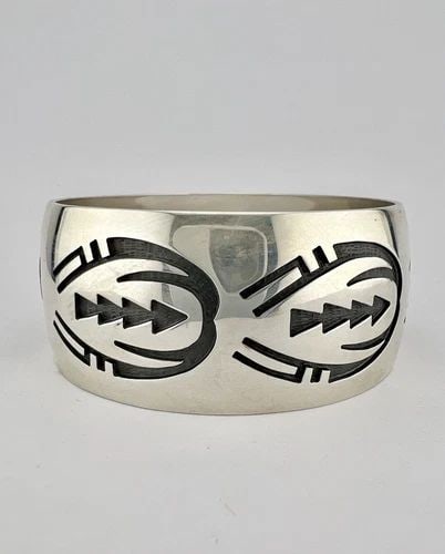 CASEY CUCH HOPI STERLING SILVER TRIBAL DESIGN OVERLAY WIDE BANGLE BRACELET 75.6G (1 of 2)