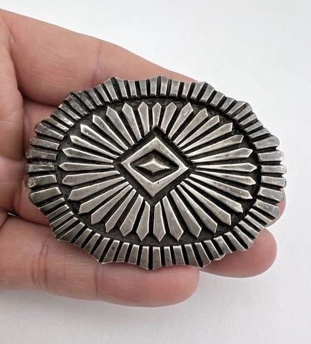 VINTAGE NAVAJO STERLING SILVER DEEP STAMPED HEAVY BELT BUCKLE 2.5" - 72G: VINTAGE NAVAJO STERLING SILVER DEEP STAMPED HEAVY BELT BUCKLE 2.5" - 72G Vintage Navajo Sterling Silver Deep Stamped Heavy Belt Buckle 2.5" - 72g Size: Slightly Over 2 1/2" Wide By Around 2" Tall Weig