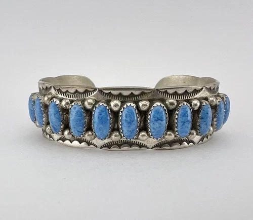 VTG NAVAJO STERLING SILVER DENIM BLUE LAPIS LAZULI STAMPED ROW CUFF BRACELET: VTG NAVAJO STERLING SILVER DENIM BLUE LAPIS LAZULI STAMPED ROW CUFF BRACELET Vtg Navajo Sterling Silver Denim Blue Lapis Lazuli Stamped Row Cuff Bracelet Cuff is Just Under 5 3/4" tip to Tip and has a