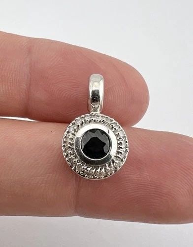EFFY (BITA) 14K WHITE GOLD NATURAL BLUE SAPPHIRE & DIAMOND HALO PENDANT: EFFY (BITA) 14K WHITE GOLD NATURAL BLUE SAPPHIRE & DIAMOND HALO PENDANT Effy (Bita) 14K White Gold Natural Blue Sapphire & Diamond Halo Pendant Size: 3/4" Tall With Bail & Just Under 1/2" Wide Weight 