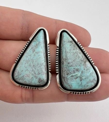 WILL DENETDALE NAVAJO STERLING SILVER BISBEE TURQUOISE TRIANGLE POST EARRINGS (1 of 2)