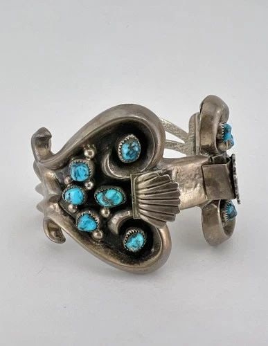 VTG NAVAJO SANDCAST STERLING SILVER TURQUOISE MEN'S CUFF WATCH BRACELET 95.7G: Vtg Navajo Sandcast Sterling Silver Turquoise Men's Cuff Watch Bracelet 95.7g Cuff is 5 1/8" tip to Tip and has an Slightly Over 1 1/4" Wide Gap Cuff Is 1 3/4" at Its Widest Point Weight is 95.7 Grams