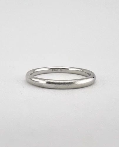 DESIGNER PLATINUM 1.75MM WEDDING COMFORT FIT FULL WIRE BAND RING SIZE 4.75: Designer Platinum 1.75mm Wedding Comfort Fit Full Wire Band Ring Size 4.75 SIZE: 4.75 - Just Under 5 But Can Be Resized WIDTH:1.75MM WEIGHT: 2.5 GRAMS ON MY SCALE AMAZING Smooth Design SIGNED: Platinu