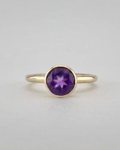DESIGNER 14K YELLOW GOLD NATURAL AMETHYST BEZEL SET ROUND WIRE RING: DESIGNER 14K YELLOW GOLD NATURAL AMETHYST BEZEL SET ROUND WIRE RING Designer 14K Yellow Gold Natural Amethyst Bezel Set Round Wire Ring Ring Size: 5.75 - Can Be Sized Without Damaging Weight is 3.0 Gr