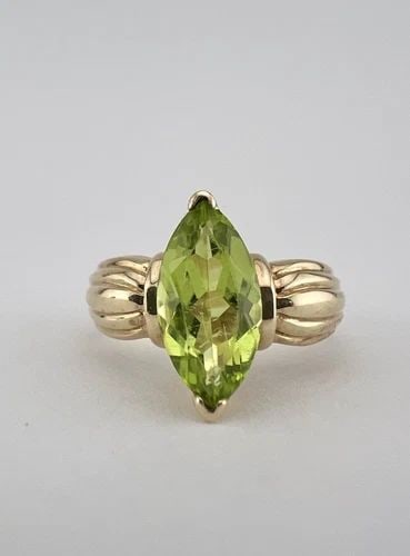 DESIGNER 10K YELLOW GOLD NATURAL MARQUISE CUT GREEN PERIDOT RING (1 of 2)