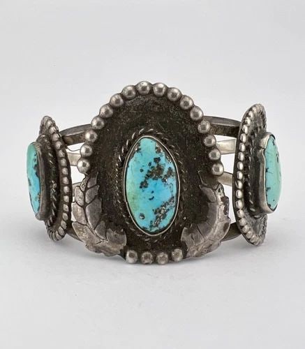 HUGE VTG NAVAJO STERLING SILVER MORENCI TURQUOISE STAMPED CUFF BRACELET 83.7G: HUGE VTG NAVAJO STERLING SILVER MORENCI TURQUOISE STAMPED CUFF BRACELET 83.7G HUGE Vtg Navajo Sterling Silver Morenci Turquoise Stamped Cuff Bracelet 83.7g Cuff is 5 3/4" tip to Tip and has an 1 3/8" 