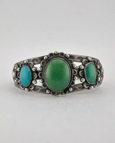 EARLY FRED HARVEY ERA NAVAJO STERLING SILVER CERRILLOS TURQUOISE CUFF BRACELET: EARLY FRED HARVEY ERA NAVAJO STERLING SILVER CERRILLOS TURQUOISE CUFF BRACELET Early Fred Harvey Era Navajo Sterling Silver Cerrillos Turquoise Cuff Bracelet Cuff is 5 1/2" tip to Tip and has a 1 1/4"