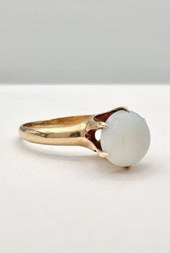 ANTIQUE VICTORIAN 14K YELLOW GOLD CABOCHON FIRE OPAL CLAW BELCHER SETTING RING: ANTIQUE VICTORIAN 14K YELLOW GOLD CABOCHON FIRE OPAL CLAW BELCHER SETTING RING Antique Victorian 14k Yellow Gold Cabochon Fire Opal Claw Belcher Setting Ring Size: 7 - Can Be Resized Weight is 2.9 Gra