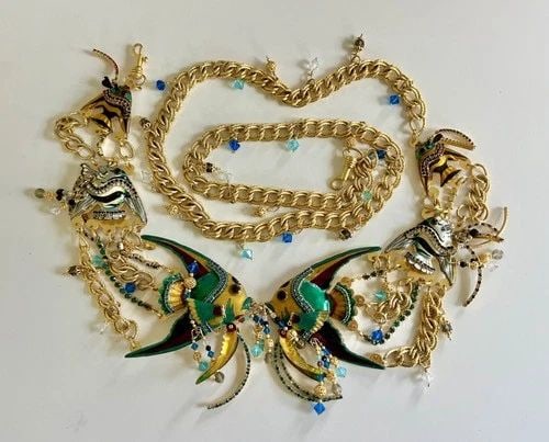MASSIVE VINTAGE LUNCH AT THE RITZ GOLD TONE OCEAN ANGEL FISH CRYSTAL CHAIN BELT (1 of 2)