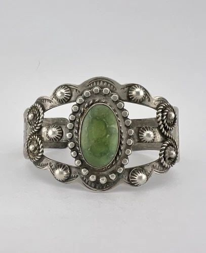 1940 FRED HARVEY NAVAJO STERLING SILVER CERRILLOS TURQUOISE THUNDERBIRD BRACELET: 1940 FRED HARVEY NAVAJO STERLING SILVER CERRILLOS TURQUOISE THUNDERBIRD BRACELET 1940's Fred Harvey Navajo Sterling Silver Cerrillos Turquoise Thunderbird Cuff Bracelet Cuff is 5 5/8" tip to Tip and h