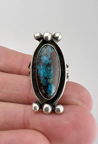 EARLY OLD NAVAJO STERLING SILVER HIGH GRADE BISBEE TURQUOISE SHADOWBOX LONG RING: EARLY OLD NAVAJO STERLING SILVER HIGH GRADE BISBEE TURQUOISE SHADOWBOX LONG RING Early Old Navajo Sterling Silver High Grade Bisbee Turquoise Shadowbox Long Ring Ring Size: 7.75 - Can Be Re Sized Weig