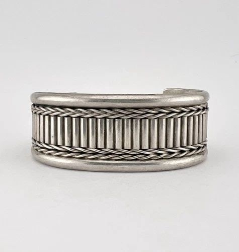 VTG MASHA NAVAJO STERLING SILVER DETAILED ROW WOVEN WIDE CUFF BRACELET 50.5G: VTG MASHA NAVAJO STERLING SILVER DETAILED ROW WOVEN WIDE CUFF BRACELET 50.5G Vtg Masha Navajo Sterling Silver Detailed Row Woven Wide Cuff Bracelet 50.5g Cuff is Slightly Over 5" Tip to Tip and has a 