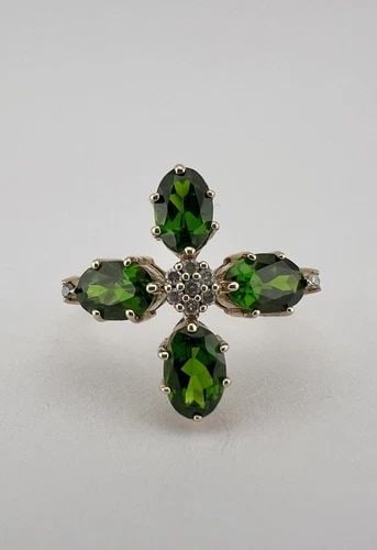 DESIGNER 10K YELLOW GOLD NATURAL CHROME GREEN DIOPSIDE CLUSTER FLORAL RING: DESIGNER 10K YELLOW GOLD NATURAL CHROME GREEN DIOPSIDE CLUSTER FLORAL RING Designer 10k Yellow Gold Natural Chrome Green Diopside Cluster Floral Ring Ring Size: 8.25 - Can Be Resized Metal: 10k Yellow