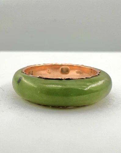 VINTAGE 14K ROSE GOLD NATURAL GREEN NEPHRITE JADE ETERNITY BAND RING 6.5: VINTAGE 14K ROSE GOLD NATURAL GREEN NEPHRITE JADE ETERNITY BAND RING 6.5 Vintage 14K Rose Gold Natural Green Nephrite Jade Eternity Band Ring 6.5 Ring Size: 6.5 Metal: 14k Rose Gold - Hallmarked & tes