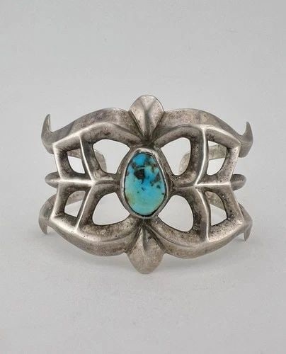 VTG NAVAJO SANDCAST STERLING SILVER HIGH GRADE FOX TURQUOISE CUFF BRACELET 41.3G: Vtg Navajo Sandcast Sterling Silver High Grade Fox Turquoise Cuff Bracelet 41.3g Cuff is A Tad Over 5" tip to Tip and has an About 1" Wide Gap Cuff Is 1 5/8" Wide In the Center Weight is 41.3 Grams on