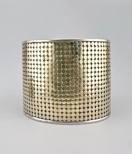 ANNA BECK 925 STERLING SILVER 18K GOLD CLASSIC DOT 2" WIDE CUFF BRACELET: ANNA BECK 925 STERLING SILVER 18K GOLD CLASSIC DOT 2" WIDE CUFF BRACELET Designer Anna Beck 925 Sterling Silver 18K Gold Classic Dot 2" Wide Cuff Bracelet Cuff is 5 3/8" tip to Tip and has a 1 1/4" Wi