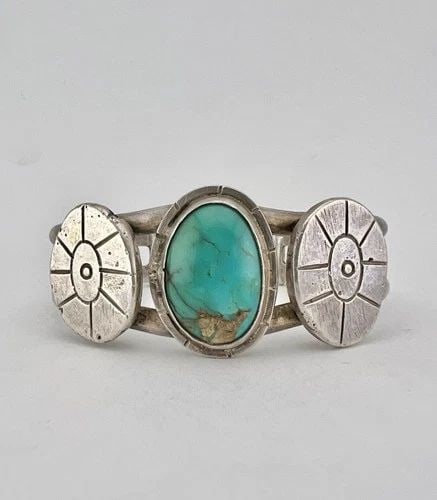 VTG JWH NAVAJO STERLING SILVER BLUE GEM TURQUOISE STAMPED CUFF BRACELET 47.5G: VTG JWH NAVAJO STERLING SILVER BLUE GEM TURQUOISE STAMPED CUFF BRACELET 47.5G Vtg JWH Navajo Sterling Silver Blue Gem Turquoise Stamped Cuff Bracelet 47.5g Cuff is 5 1/2" tip to Tip and has a 1" Wide 