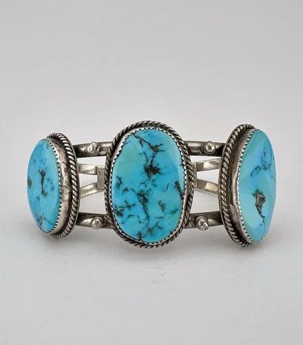 VINTAGE NAVAJO STERLING SILVER SLEEPING BEAUTY TURQUOISE 3 STONE CUFF BRACELET: VINTAGE NAVAJO STERLING SILVER SLEEPING BEAUTY TURQUOISE 3 STONE CUFF BRACELET Vintage Navajo Sterling Silver Sleeping Beauty Turquoise 3 Stone Cuff Bracelet Cuff is 6 1/8" tip to Tip and has a 1" Wid