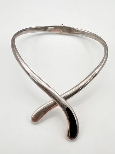 VTG MODERNIST MEXICO STERLING SILVER ONYX HINGED COLLAR BIB NECKLACE 119G SIGNED: VTG MODERNIST MEXICO STERLING SILVER ONYX HINGED COLLAR BIB NECKLACE 119G SIGNED Vtg Modernist Mexico Sterling Silver Onyx Hinged Collar Bib Necklace 119g Signed Metal: Sterling Silver Weight is 119 G
