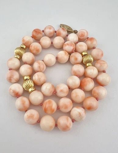 VINTAGE 14K GOLD NATURAL 9MM ANGEL SKIN CORAL BALL BEAD KNOTTED NECKLACE 19.5": VINTAGE 14K GOLD NATURAL 9MM ANGEL SKIN CORAL BALL BEAD KNOTTED NECKLACE 19.5" Vintage 14k Gold Natural 9mm Angel Skin Coral Ball Bead Knotted Necklace 19.5" Necklace is 19 1/2" Long Necklace has Amaz
